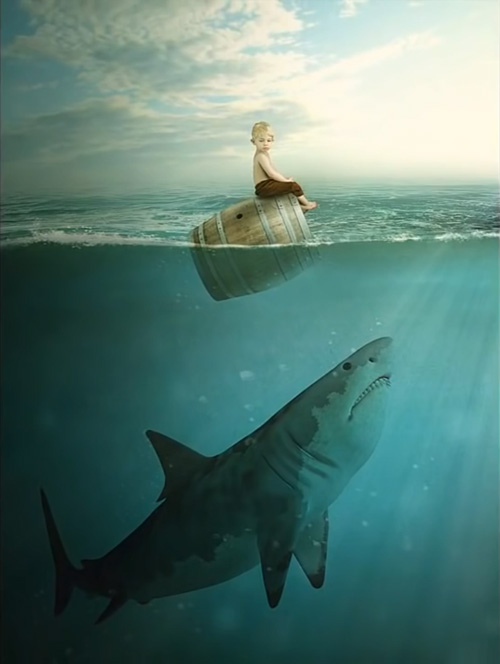 ps合成在海上被鲨鱼追逐的小孩子